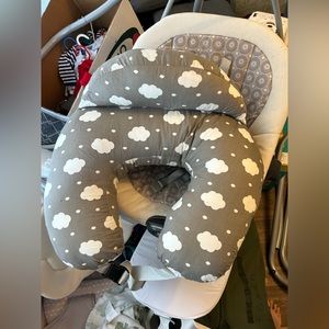 Baby nursing pillow